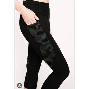 Zyia Active Black Camo Reflective Pocket Crop Legging Size 8-10